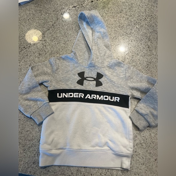 Under Armour Hoodie Sweatshirt Boys size 5 - Picture 1 of 5